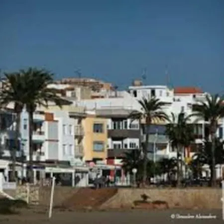 A 300 Metre De La Plein Centre *